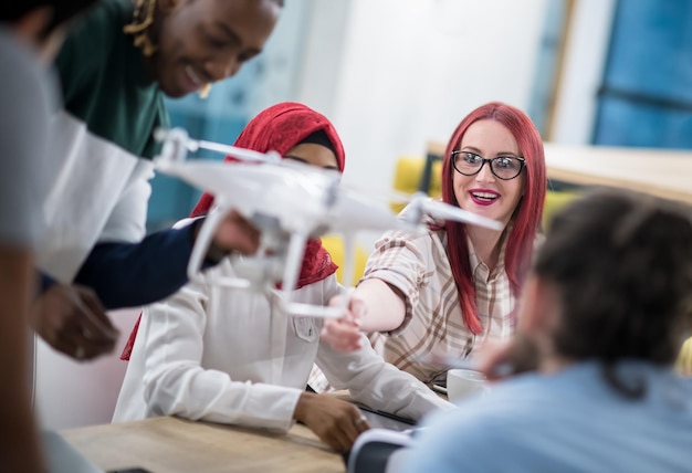 Uczestnicy warsztatów haftu